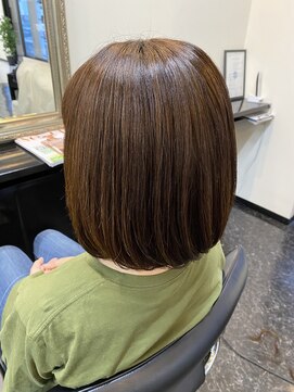 レヴィア(Revia) ツヤ ボブ