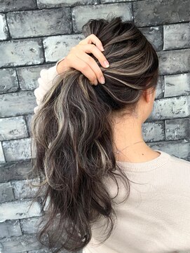 ラヴィエール(LAVIERE by R-EVOLUT) 白髪ぼかしハイライトグレージュハイレイヤー白髪染め　柏/柏駅