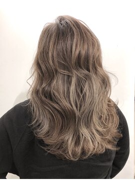 デューヘアー(due hair) ハイライトカラー　ナチュラルベージュ