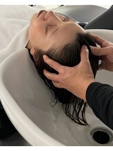 ゆったりくつろげるシャンプー台でfuzon人気のmarbb炭酸ヘッドスパを♪　　　［ショート/ボブ/髪質改善］