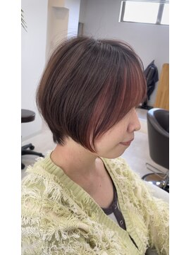 イロ 成田(iLo) インナーカラーショート