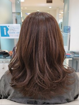 クオーター(QUARTER) ミディアムレイヤーゆるふわ巻き