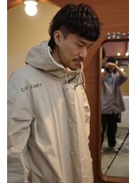 エディ(Edy)&nbsp;マッシュウルフ波巻きパーマスキンフェード刈り上げ眉毛カット