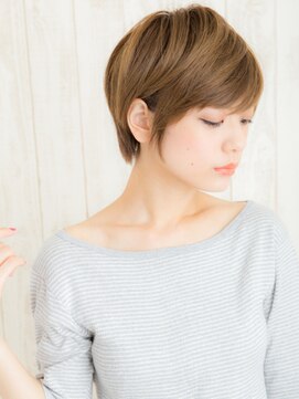 ヘアサロン ナノ(hair salon nano) ベージュ系カラーのコンパクトなショートヘア