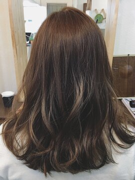 モニカ(Monica) 愛されふんわりアッシュ