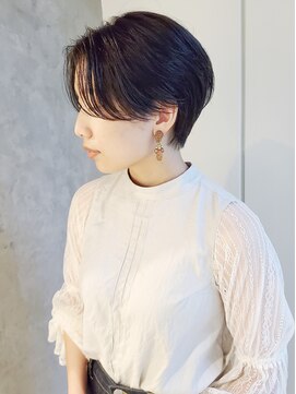 ルアーナ(LUANA) シルエットが綺麗なセンターパートショートスタイル☆