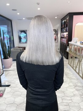 アマンドール(Aman D'or) クールな印象を演出…♪ホワイトシルバー