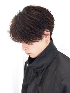 エイド 渋谷(aid) 前下がりセンターパート刈り上げツーブロック毛流れ束感ショート