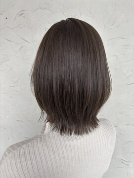 透明感オリーブカラー