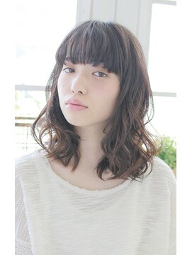 厚め前髪ミディアムパーマ