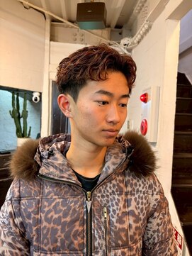 ビーバイエイトジェンツ(Bee by EIGHT GENTS) 刈り上げセンターパート/波巻きツイストスパイラル/心斎橋