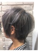丸みショートイルミナカラー無造作カールシルバーグレージュ北間
