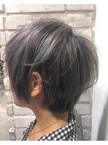 キラ 渋谷(KILLA)&nbsp;丸みショートイルミナカラー無造作カールシルバーグレージュ北間