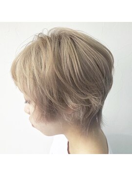 テクライズ 豊橋店(TECHRISE) ホワイトベージュ×ショートウルフ