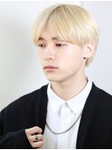 シンプルバング分けハイトーンショート