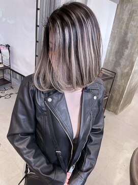 キング 枚方店(K!ng) 【枚方、高槻、梅田】ホワイトバレイヤージュ