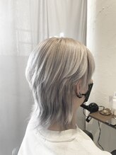 ピーカ(Pica) ウルフカット、ダブルブリーチカラー