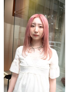 チカシツ(Chikashitsu) ペールピンク/レイヤーカット/顔回りカット/ハイトーンロング