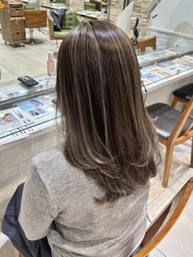 レイヤーカット×グレージュハイライト★