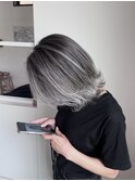 バレイヤージュ　ハイライト　ホワイトカラー　ケアブリーチ