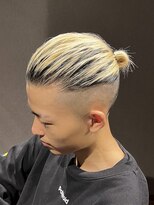 ビーダンディー(Bee dandy)&nbsp;金髪マンバン ミディアムロング ハイフェード ツーブロック