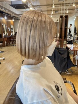 ブリッツレボルト(BLITZ R EVOLUT) あやか流！ボブ×ハイトーンベージュ