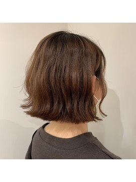 ムーン(moon) #ミディアムヘア#斜めバング#グレージュカラー