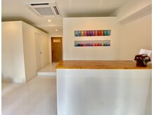 シー(sea.)の雰囲気（外からの光がはいり明るい店内。）