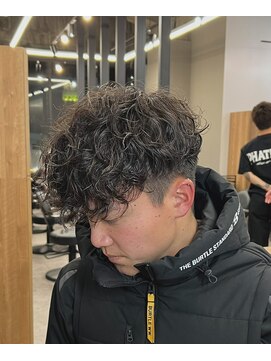 エルマーク 京都河原町(L-MARK) スペインカールスパイラルパーマツイストパーマフェード短髪