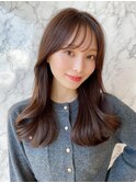 後れ毛が可愛い顔周りハイレイヤーロングチェリーブラウン