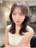 くびれヘアミディアムスタイルミルクティーベージュ