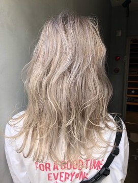 ジーナ(XENA) ホワイトブロンド