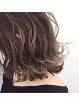 トルネード(TORNADO)&nbsp;外国人風ボブ ハイライトairtouch 暗髪グレージュ　白髪ぼかし