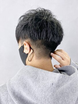 アイティー バイ アルバム 浦和店(IT by ALBUM) ツイストパーマ_アップバングコンマヘアスキンフェード_ba362021