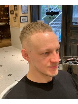 ルドローブラントオオサカ(LUDLOW BLUNT Osaka) 【LUDLOW BLUNT】クロップスタイル バーバーヘア フェードカット