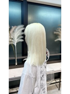 シンシェアサロン 原宿店(Qin shaire salon) ハイトーンカラーホワイトブロンド 抜きっぱなし