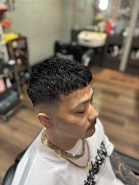 グロウヘアワークス(grow hair works) スキンフェード×アイロンパーマ