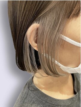 ユキオ ダル(Yukio Dal) 20代30代40代小顔カットインナーカラー透け感ナチュラルボブ
