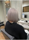 ホワイトアッシュ×切りっぱなしボブ