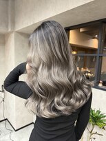 サニー 渋谷(SUNNY)&nbsp;バレイヤージュ、ハイライト、レイヤーロング、グレーベージュ