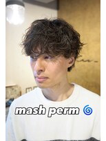 外国人くせ毛風パーマのマッシュスタイル