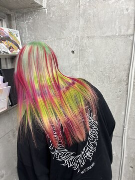 オーン 渋谷(OOn) ハイトーンミント×レッド×ピンクのスペシャルデザイン