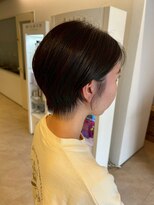 エヌアンドエーコンティ(N&A CONTi)&nbsp;首元まで綺麗に見せる、大人ショート。