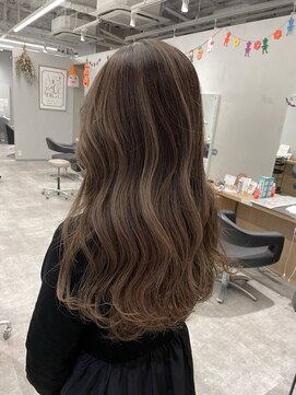 アヴァンス 京橋店(AVANCE) プリンが目立にくい抜け感ヘア！バレイヤージュグラデーション