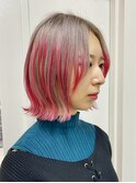 シルバー×レッドデザインカラーミディアムボブスタイル