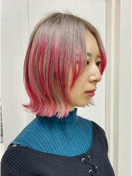 オンザ(ONTHE) シルバー×レッドデザインカラーミディアムボブスタイル