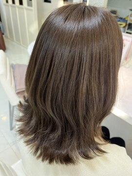 リファインド ギフト ヘアー ステージ(Refined gift HAIR STAGE) 外ハネくびれ骨格矯正イルミナフローディアトリートメント