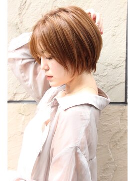 レウナ 外苑前(Reuna) 30代40代50代大人可愛いショートボブ　ボリューム