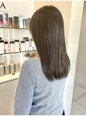 くすみベージュ　透明感
