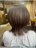 大人女性のくびれレイヤーミディアム 白髪ぼかしカラー